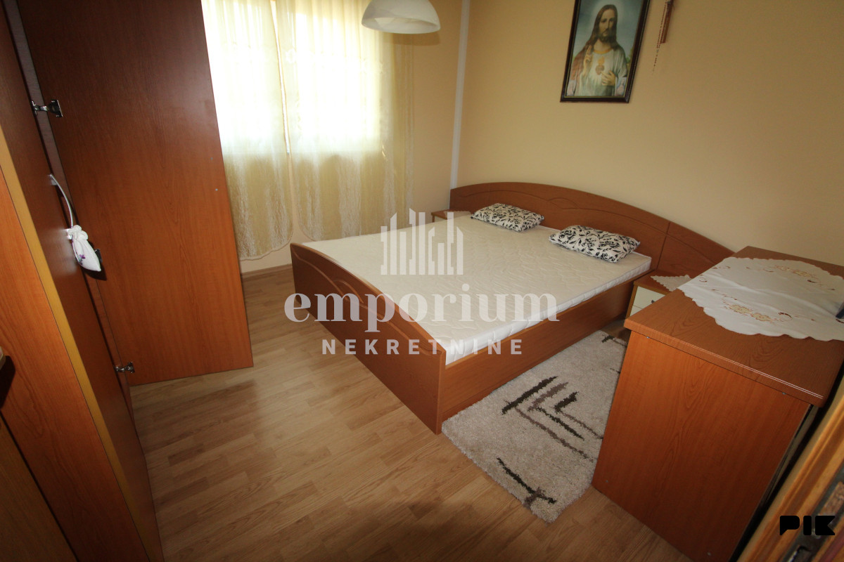 Useljiva kuća površine 80 m2 sa placem od 3.478 m2 ID: 2766/BN 6