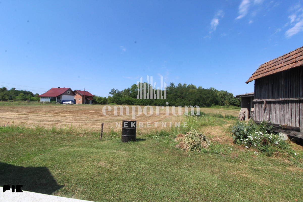 Useljiva kuća površine 80 m2 sa placem od 3.478 m2 ID: 2766/BN 12