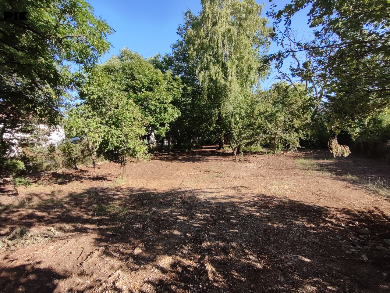 Kuća na parceli od 900m2 na odličnoj lokaciji, Butmir, Ilidža photo 5