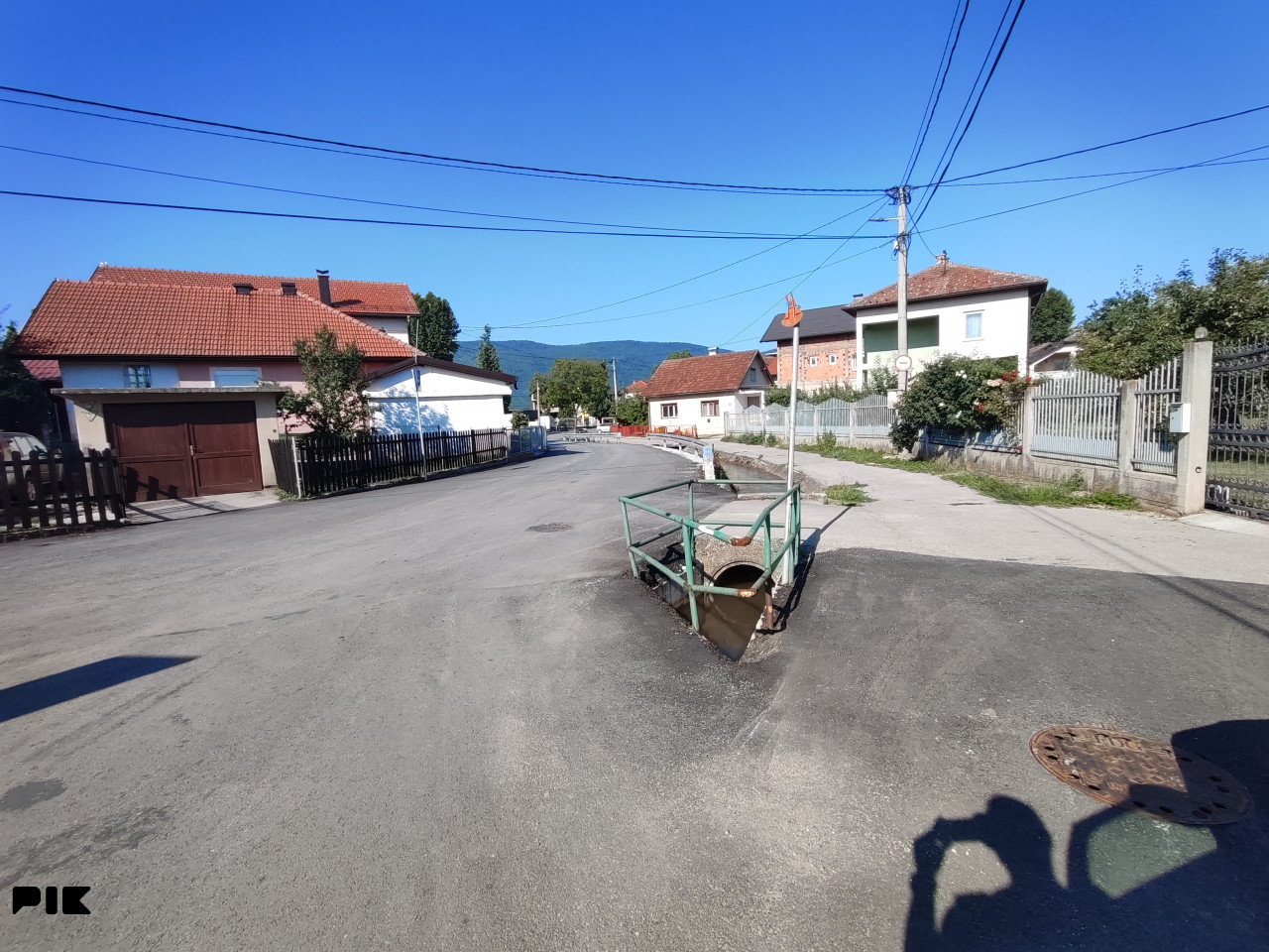 Kuća na parceli od 900m2 na odličnoj lokaciji, Butmir, Ilidža 12