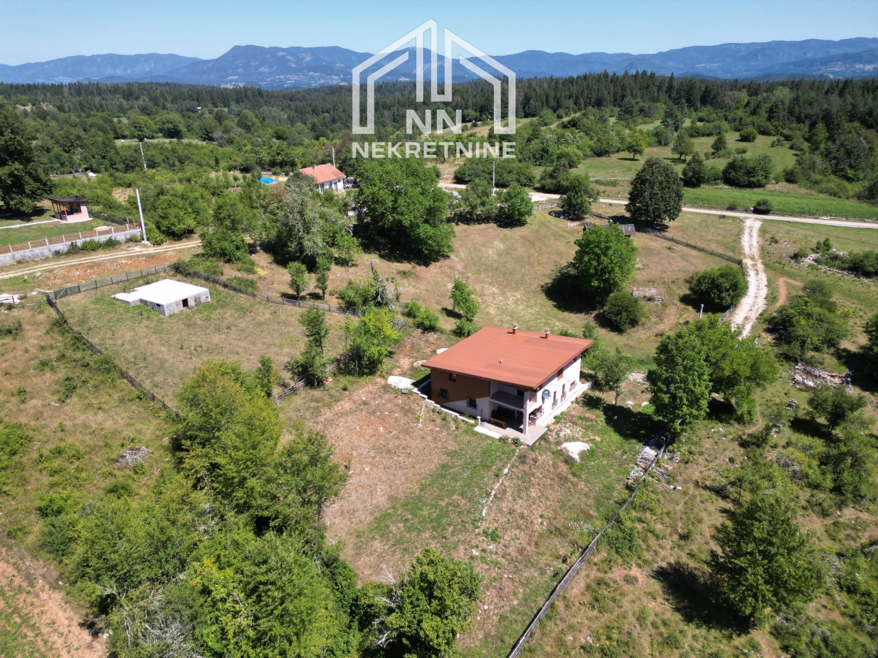 NN Nekretnine : Luksuzna kuća - Nišići photo 2