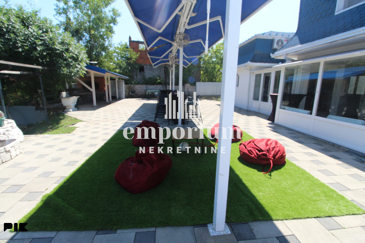 Vila sa bazenom i uređenim dvorištem, površine 85 m2 ID: 2768/BN 8