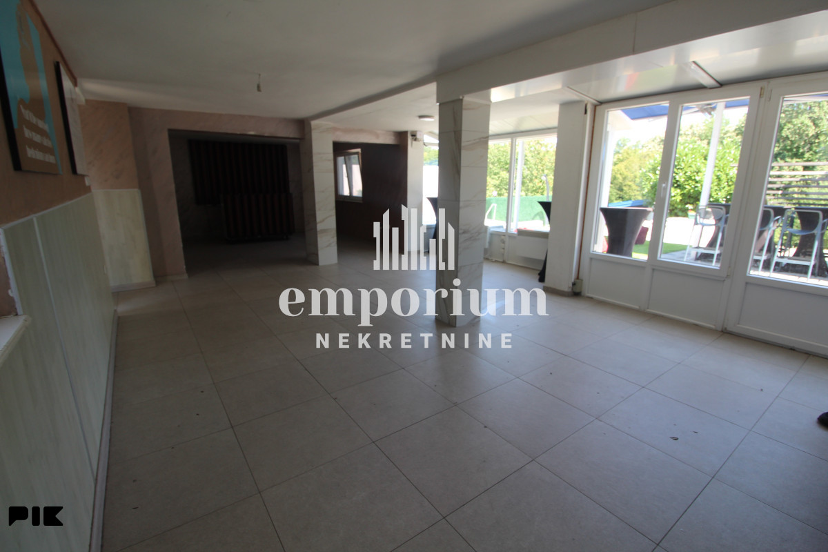 Vila sa bazenom i uređenim dvorištem, površine 85 m2 ID: 2768/BN 13