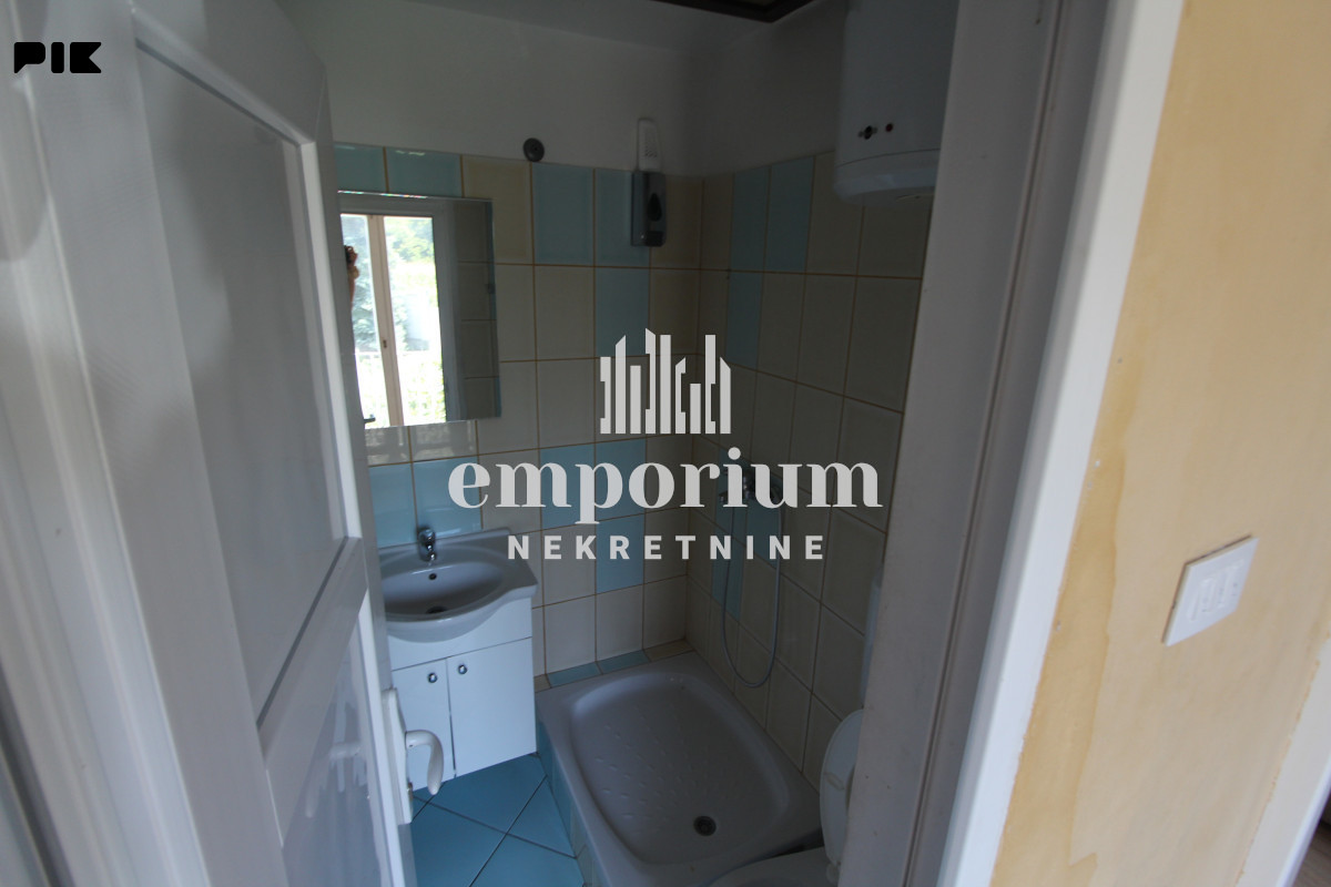 Vila sa bazenom i uređenim dvorištem, površine 85 m2 ID: 2768/BN 16