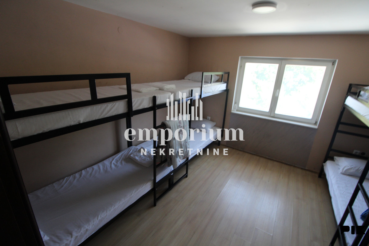 Vila sa bazenom i uređenim dvorištem, površine 85 m2 ID: 2768/BN 14