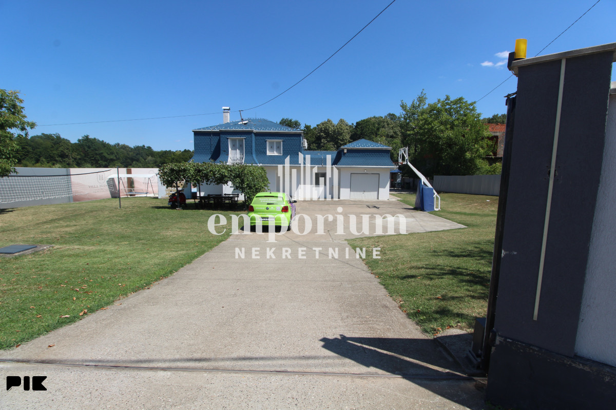 Vila sa bazenom i uređenim dvorištem, površine 85 m2 ID: 2768/BN 6