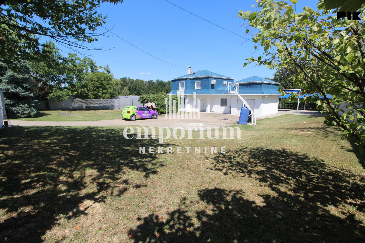 Vila sa bazenom i uređenim dvorištem, površine 85 m2 ID: 2768/BN 7