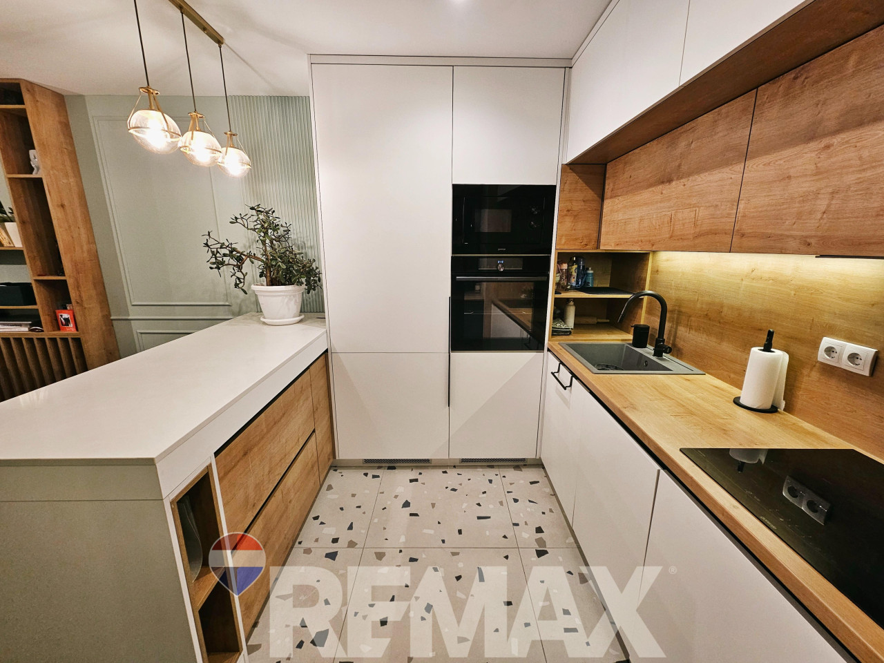 Moderan trosoban stan | 67m2 | River city | Kompletno namješten 9