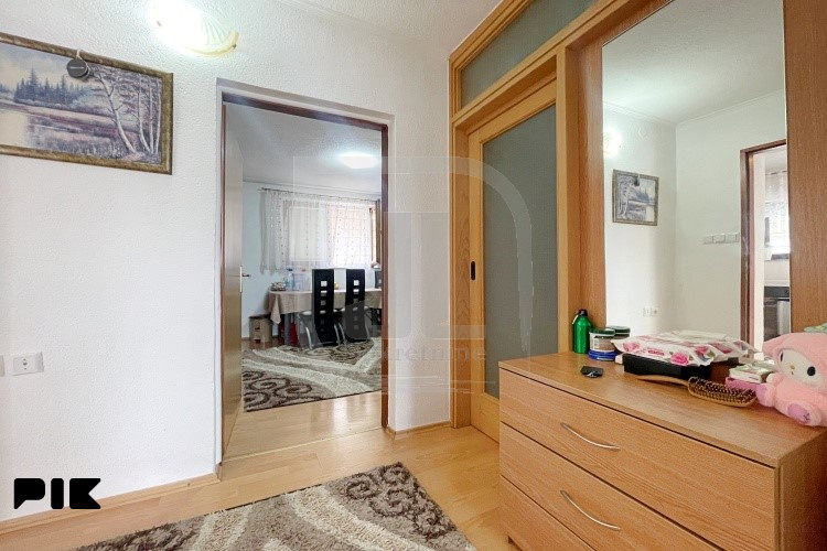 Uknjižena kuća u nizu sa garažom i dvorištem, Stari Grad 6
