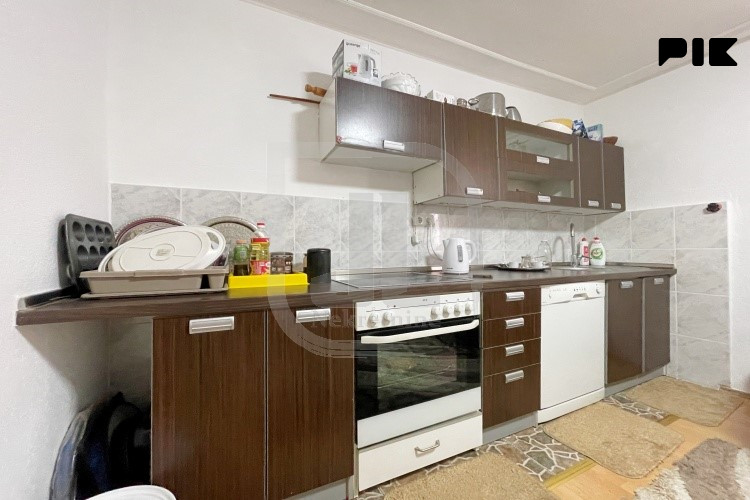Uknjižena kuća u nizu sa garažom i dvorištem, Stari Grad 9