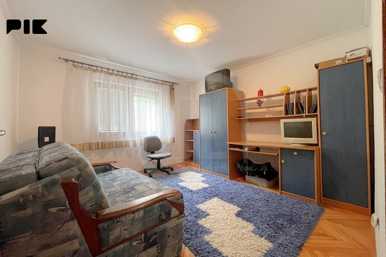 Uknjižena kuća u nizu sa garažom i dvorištem, Stari Grad 17