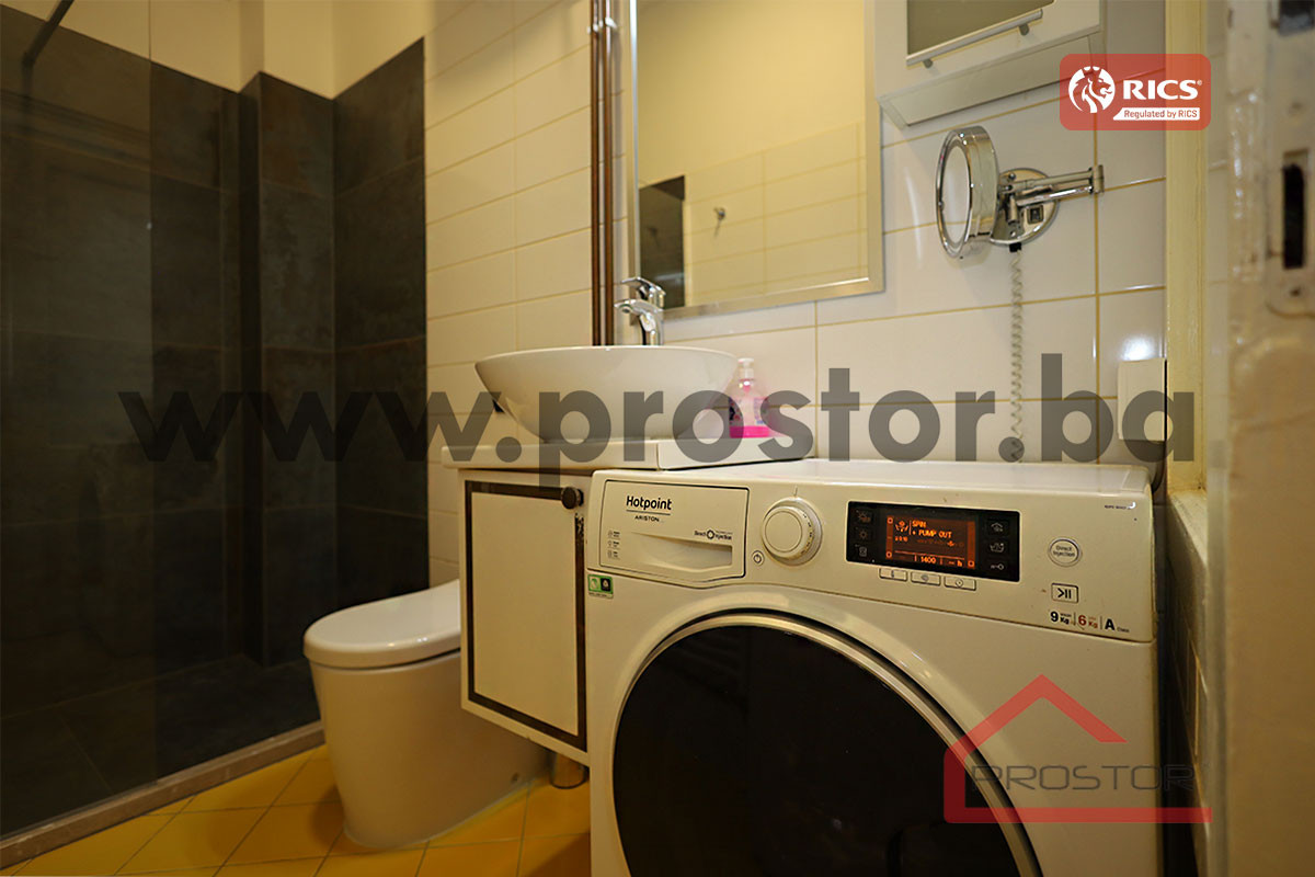PROSTOR izdaje:Trosoban stan, 70m2, Mejtaš 8