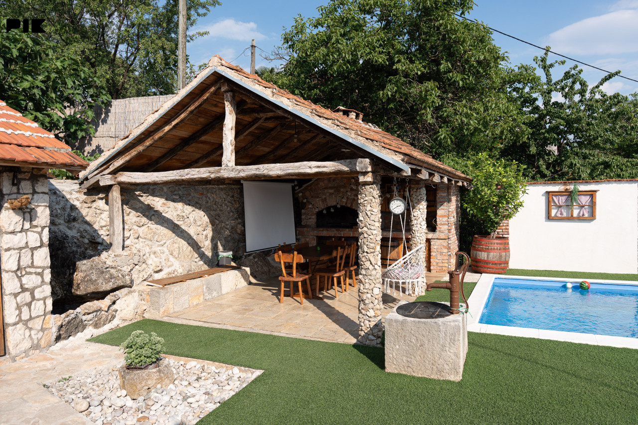 Vikendica Široki Brijeg 200m2 16
