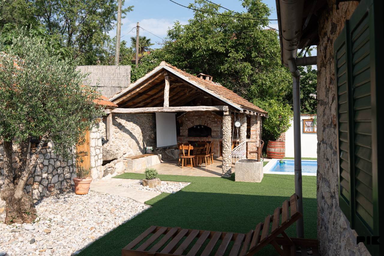 Vikendica Široki Brijeg 200m2 17
