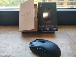 Razer Naga V2 HyperSpeed Bežični Gaming Miš