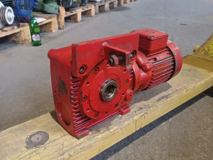 ELEKTRO MOTOR SA REDUKTOROM 0.25kW 5.6obrt.