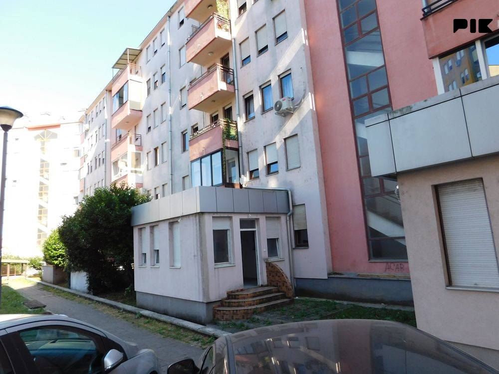 Poslovni prostor 60m2 - naselje Krajina
