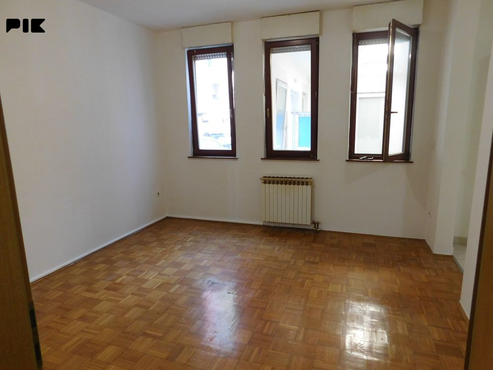 Poslovni prostor 60m2 - naselje Krajina 6
