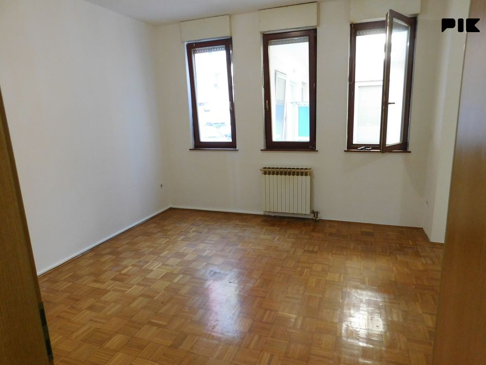 Poslovni prostor 60m2 - naselje Krajina 7