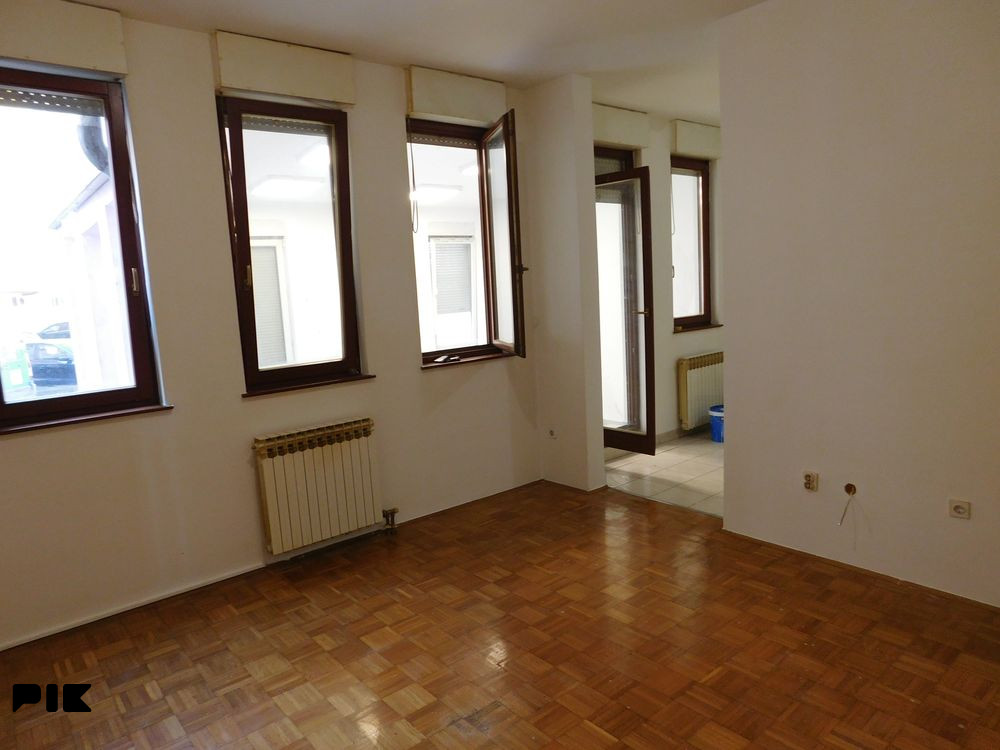 Poslovni prostor 60m2 - naselje Krajina 8