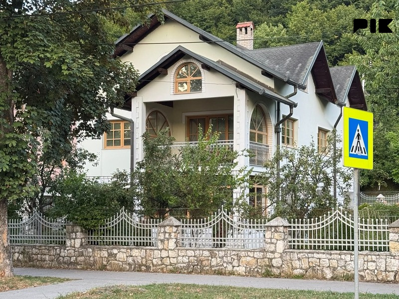 Kuća sa okućnicom Hadžići centar 2