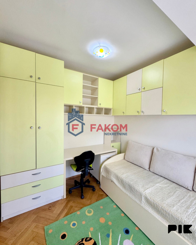 Iznajmljuje se trosoban stan u naselju Nova Varoš 9