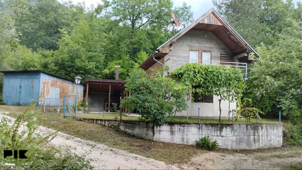 Vikendica u Lađanici (Glavatičevo)