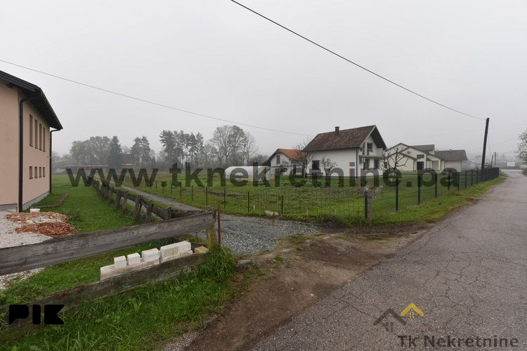 ŽIVINICE-STRAŠANJ - Kvalitetna zemljišna parcela 1778 m2 4