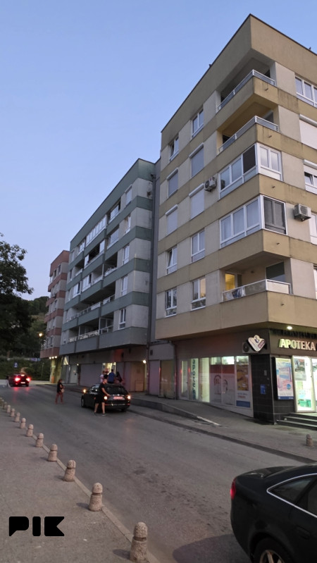 Dvosoban stan u centru Hadžića photo 3