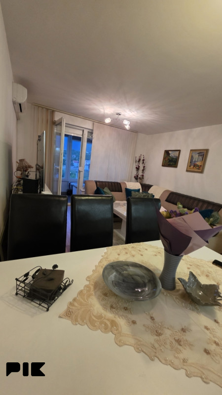 Dvosoban stan u centru Hadžića 7
