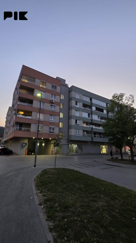 Dvosoban stan u centru Hadžića photo 2