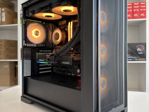 GAMING PC RX 9070 XT 16GB/RYZEN 7 7800X3D/32GB DDR5/1TB SSD NVMe