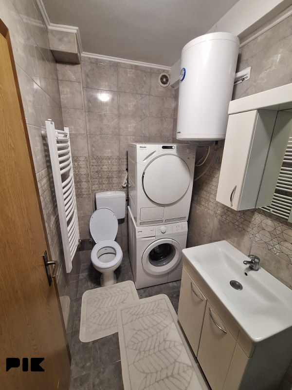 Namješten stan na keju 40m2 4