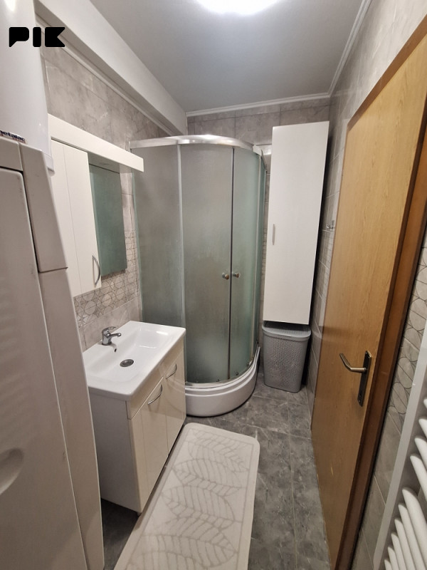 Namješten stan na keju 40m2 3
