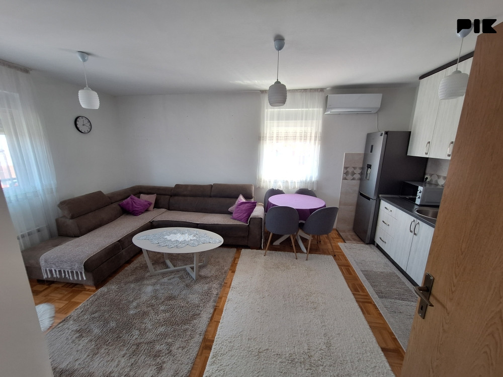Namješten stan na keju 40m2 14
