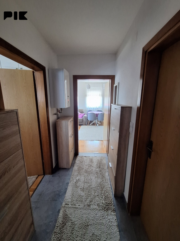 Namješten stan na keju 40m2 12