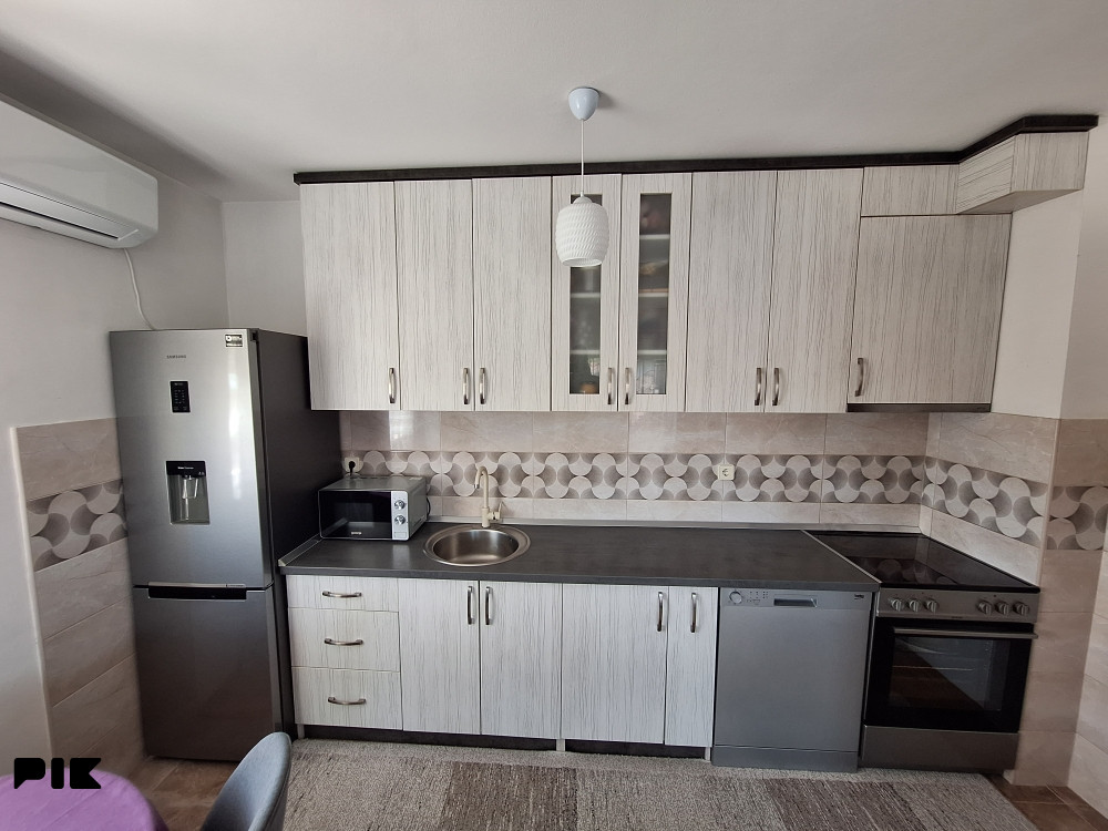 Namješten stan na keju 40m2 13
