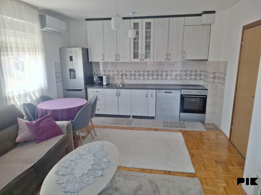 Namješten stan na keju 40m2 16