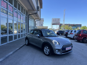 MINI Cooper 1.5D 85kW 2017 god automatik *panorama,navi