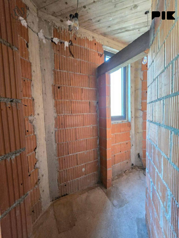 Hala- poslovni pr.od 120m2 u Budžaku; I.Garašanina 5