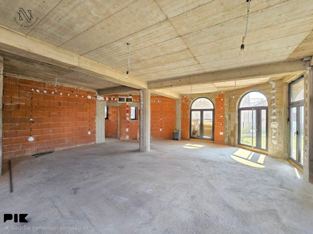 Hala- poslovni pr.od 120m2 u Budžaku; I.Garašanina 7