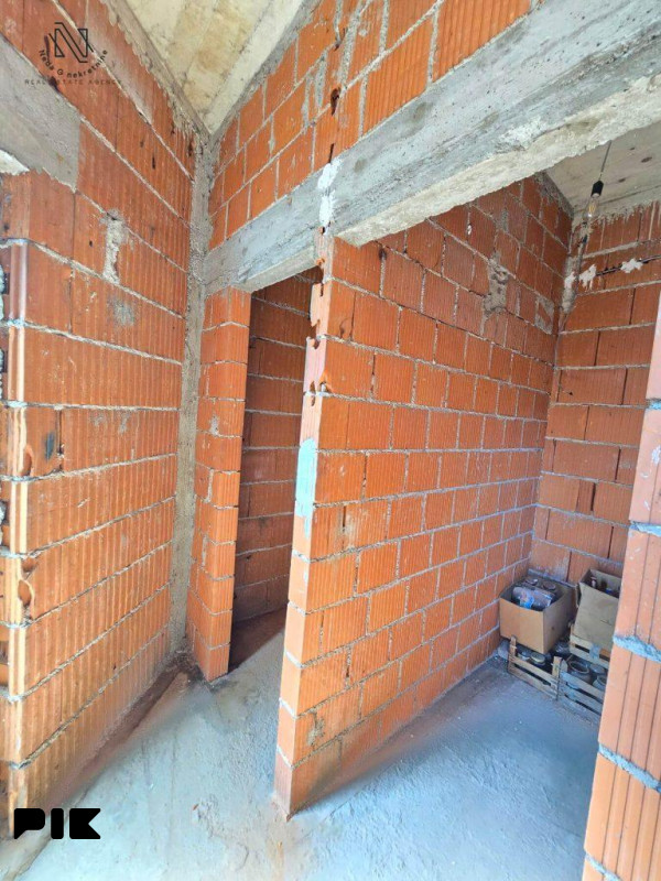 Hala- poslovni pr.od 120m2 u Budžaku; I.Garašanina 8