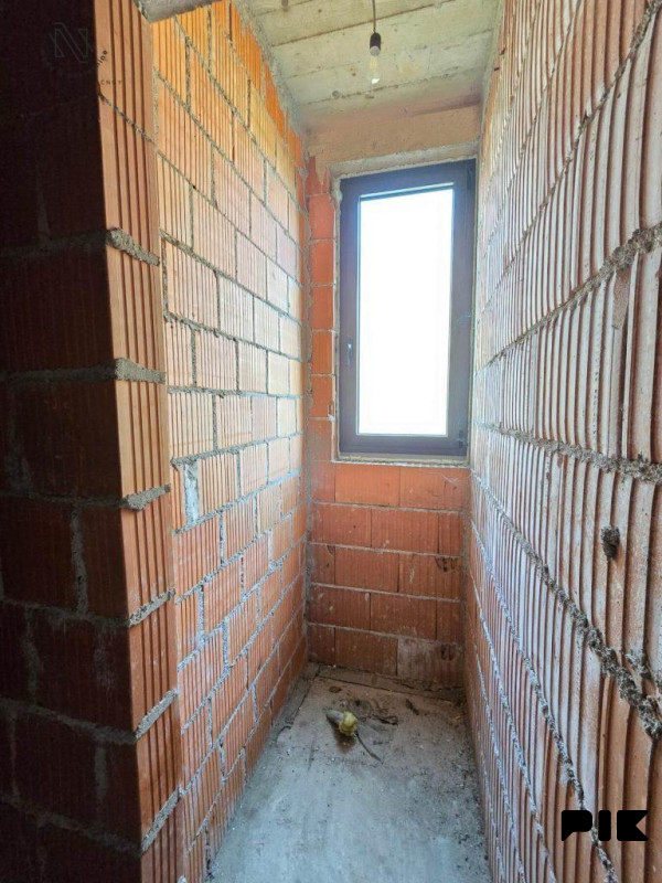 Hala- poslovni pr.od 120m2 u Budžaku; I.Garašanina 10