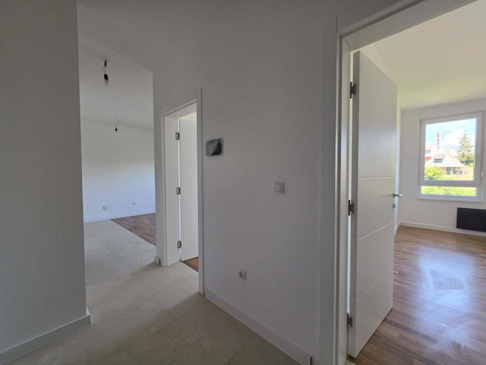 Trosoban nov apartman prodaja Trebević 9