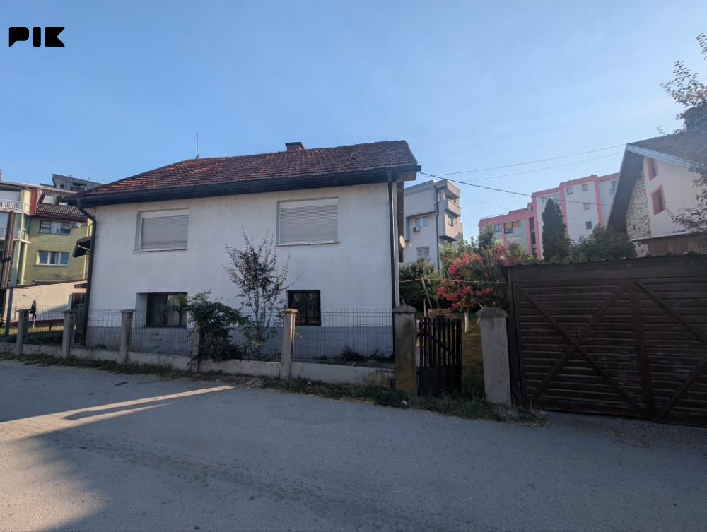 KUĆA NA PRODAJU ODLIČNA LOKACIJA U SAMOM CENTRU 6