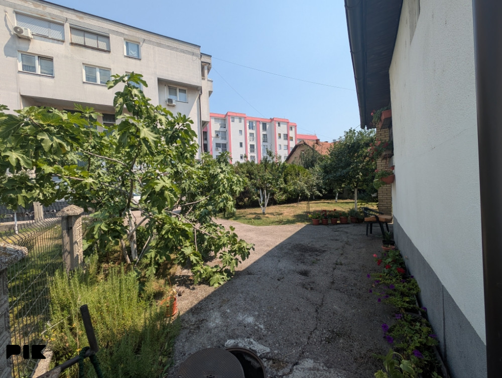 KUĆA NA PRODAJU ODLIČNA LOKACIJA U SAMOM CENTRU 3