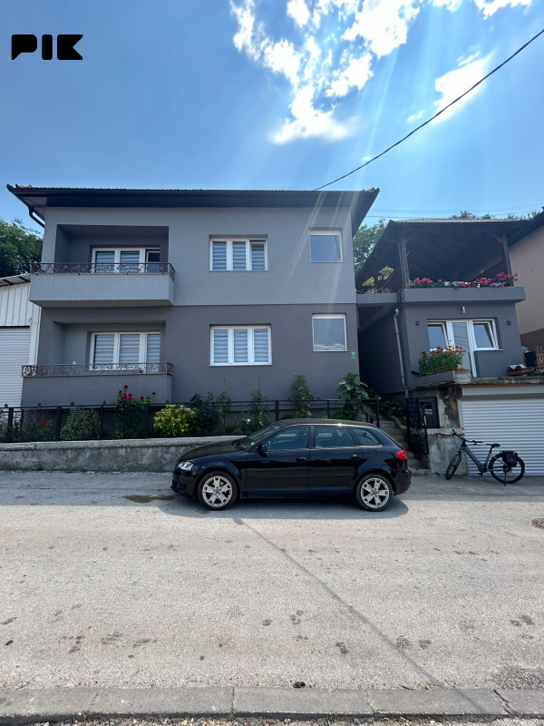 Porodična kuća 200m2 - 2 garaže - Ilijaš - Gradsko područje 2