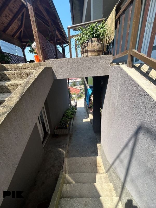 Porodična kuća 200m2 - 2 garaže - Ilijaš - Gradsko područje 10