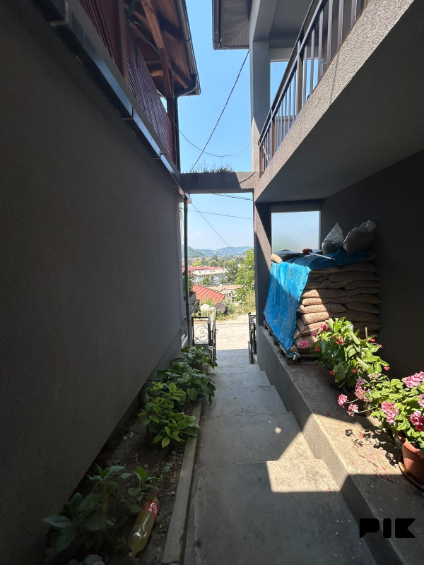 Porodična kuća 200m2 - 2 garaže - Ilijaš - Gradsko područje 11