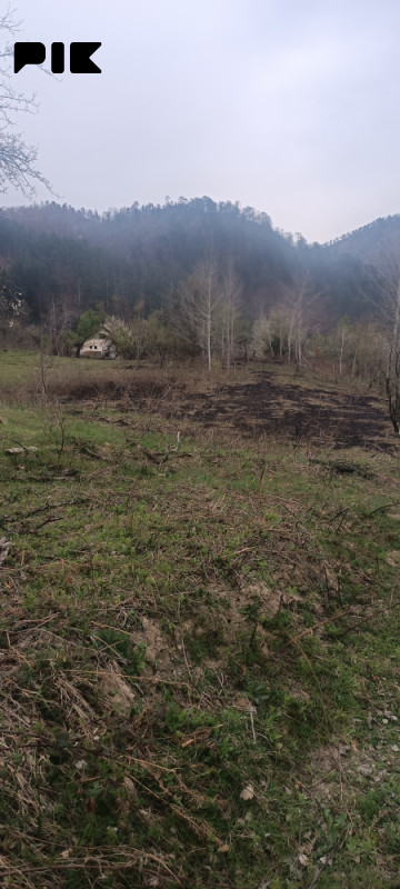 Zemljište sa dvije  devstirane kuce Predrazici-Zavidovići 6
